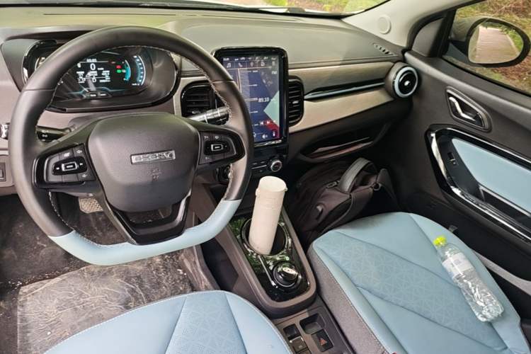 Used Chery QQ Little Ant 2022 Sweet Pink Edition Half-Sugar Version Lithium Iron Phosphate 30 kW 301 km Center Console