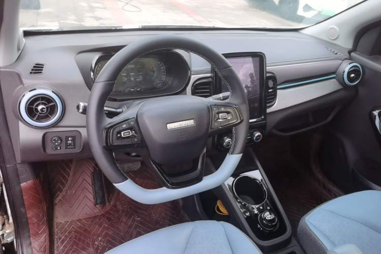 Used Chery QQ Little Ant 2022 Sweet Pink Edition Full-Sugar Version Lithium Iron Phosphate 30 kW 301 km Center Console
