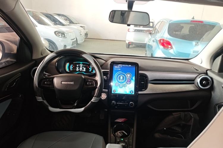 Used Chery QQ Little Ant 2022 Revised Version Sweet Pink Edition Half-Sugar Version Lithium Iron Phosphate 30.7 kWh 30 kW 301 km Center Console