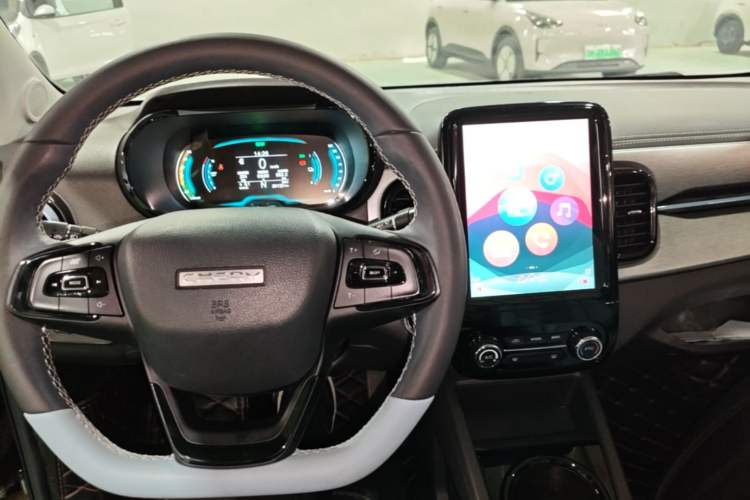 Used Chery QQ Little Ant 2022 Revised Version Sweet Pink Edition Half-Sugar Version Lithium Iron Phosphate 30.7 kWh 30 kW 301 km Center Console