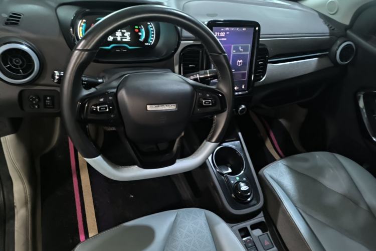 Used Chery QQ Little Ant 2022 Restyled Version Sweet Pink Edition Half-Sugar Version 30.6 kWh 30 kW 301 km Center Console