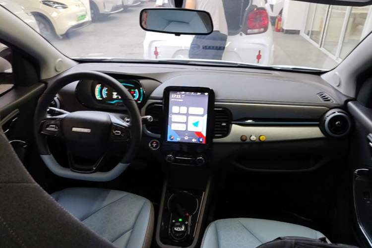 Used Chery QQ Little Ant 2022 Updated Version Sweet Pink Edition Full Sugar Version Lithium Iron Phosphate 30.7 kWh 30 kW 301 km Center Console