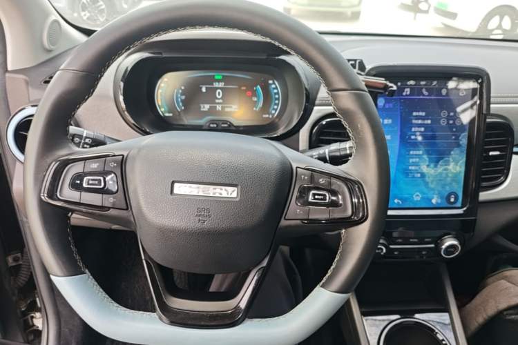 Used Chery QQ Little Ant 2022 Updated Version Sweet Pink Edition Full-Sugar Version 30.6 kWh 30 kW 301 km Center Console