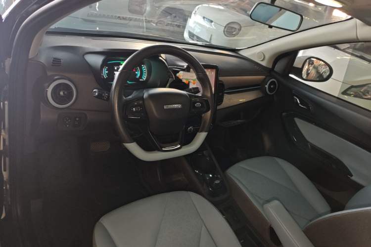Used Chery QQ Little Ant 2022 Sweet Pink Edition Half-Sugar Version Lithium Iron Phosphate 30 kW 301 km Center Console