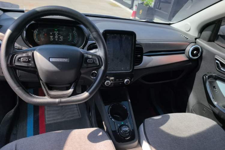 Used Chery QQ Little Ant 2022 Sweet Pink Edition Full-Sugar Version 3-Cell Lithium 30kW 301km Center Console
