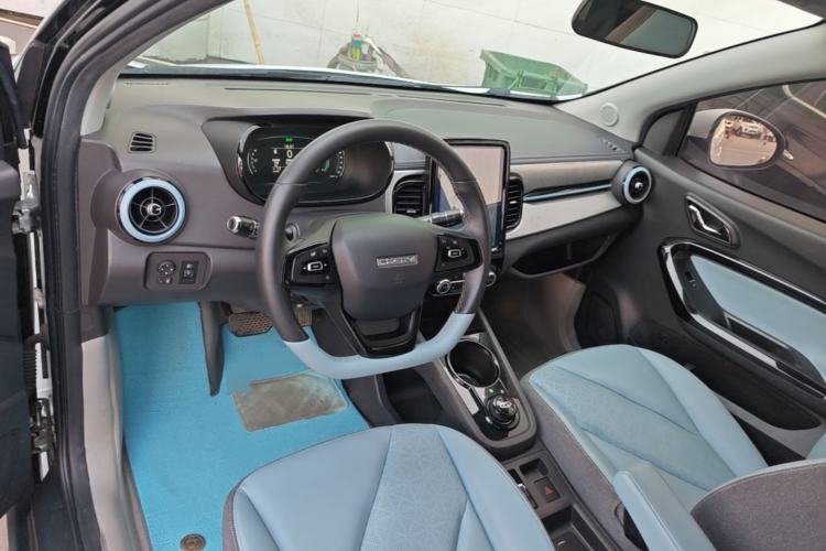 Used Chery QQ Little Ant 2022 Restyled Version Sweet Pink Edition Half-Sugar Version 30.6 kWh 30 kW 301 km Center Console