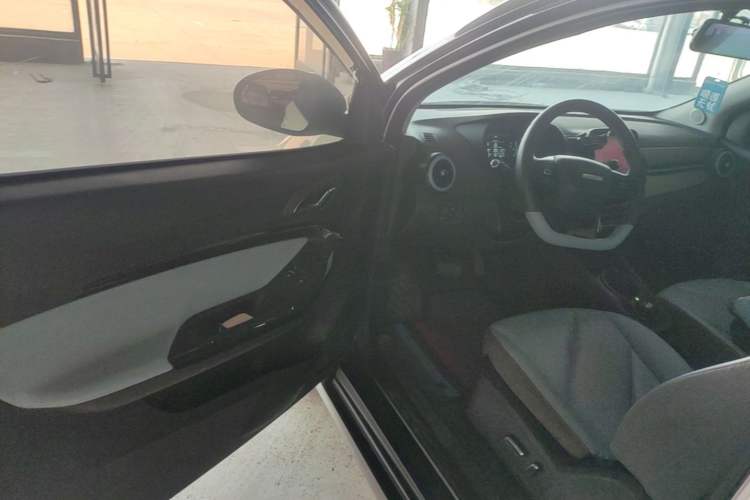 Used Chery QQ Little Ant 2022 Sweet Pink Edition Full-Sugar Version Lithium Iron Phosphate 30 kW 301 km Driver Seat