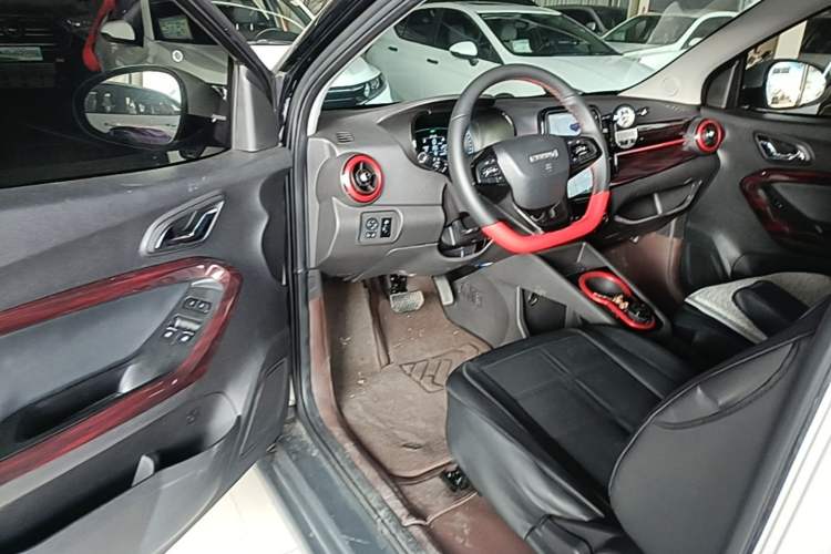 Used Chery QQ Little Ant 2022 Sweet Pink Edition Half-Sugar Version 3-Cell Lithium 30kW 301km Driver Seat