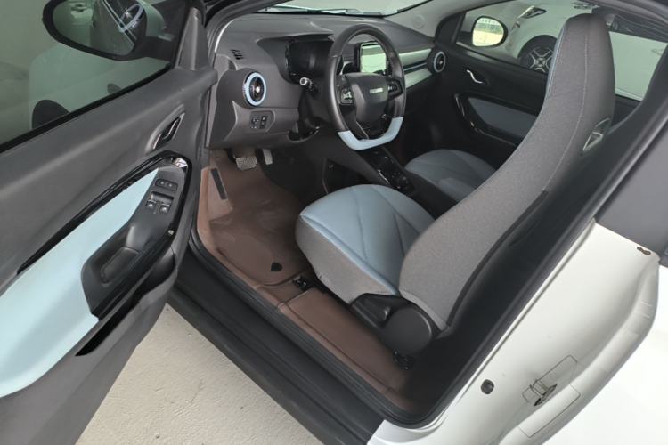 Used Chery QQ Little Ant 2022 Restyled Version Sweet Pink Edition Half-Sugar Version 30.6 kWh 30 kW 301 km Driver Seat