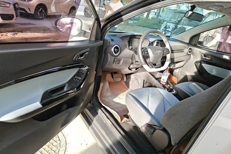 Used Chery QQ Little Ant 2022 Restyled Version Sweet Pink Edition Half-Sugar Version 28.8 kWh 30 kW 301 km Driver Seat