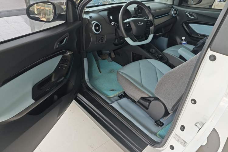 Used Chery QQ Little Ant 2022 Restyled Version Sweet Pink Edition Half-Sugar Version 28.8 kWh 30 kW 301 km Driver Seat