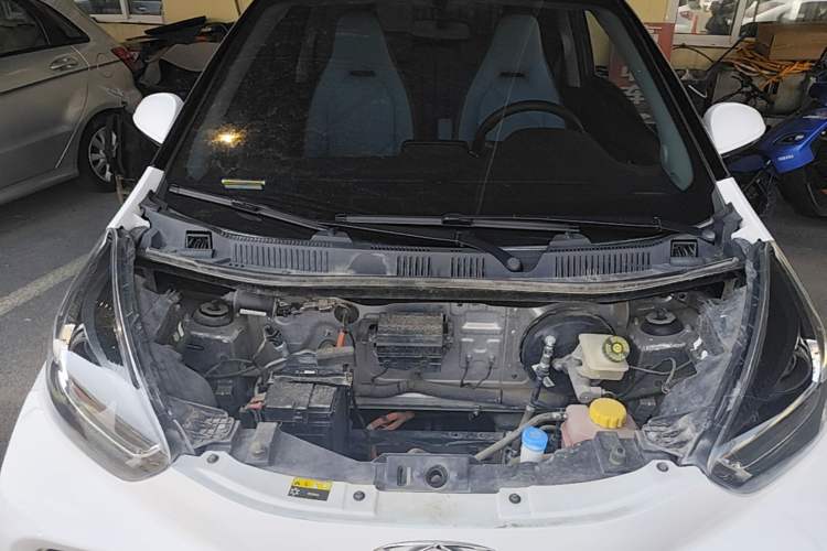Used Chery QQ Little Ant 2022 Sweet Pink Edition Half-Sugar Version Lithium Iron Phosphate 29.2 kWh 30 kW 301 km Engine Bay