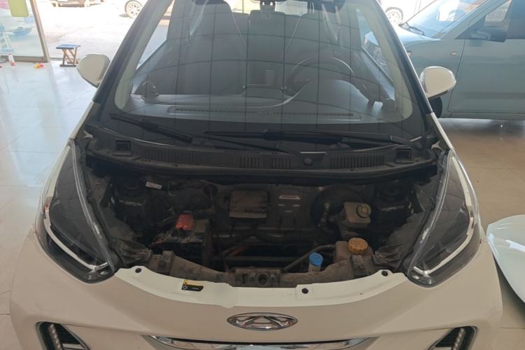 Used Chery QQ Little Ant 2022 Revised Version Sweet Pink Edition Half-Sugar Version Lithium Iron Phosphate 30.7 kWh 30 kW 301 km Engine Bay