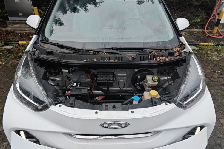 Used Chery QQ Little Ant 2022 Sweet Pink Edition Half-Sugar Version Lithium Iron Phosphate 30 kW 301 km Engine Bay