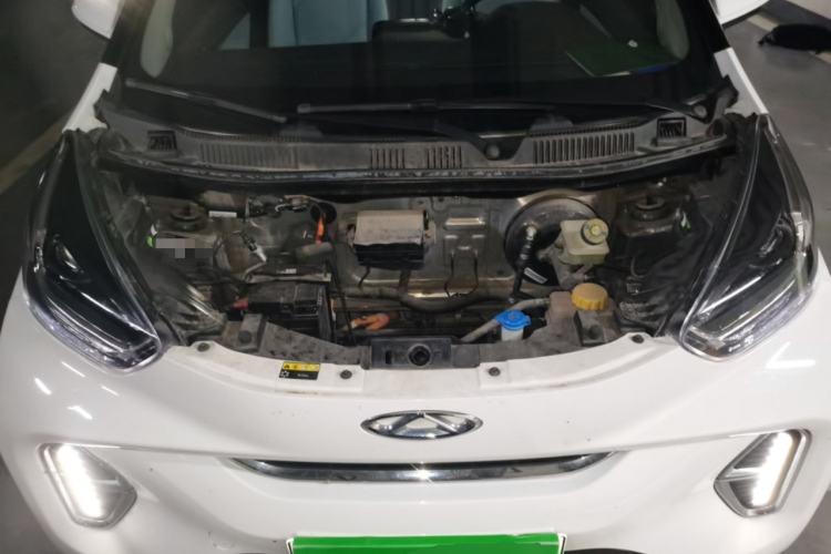 Used Chery QQ Little Ant 2022 Revised Version Sweet Pink Edition Half-Sugar Version Lithium Iron Phosphate 30.7 kWh 30 kW 301 km Engine Bay