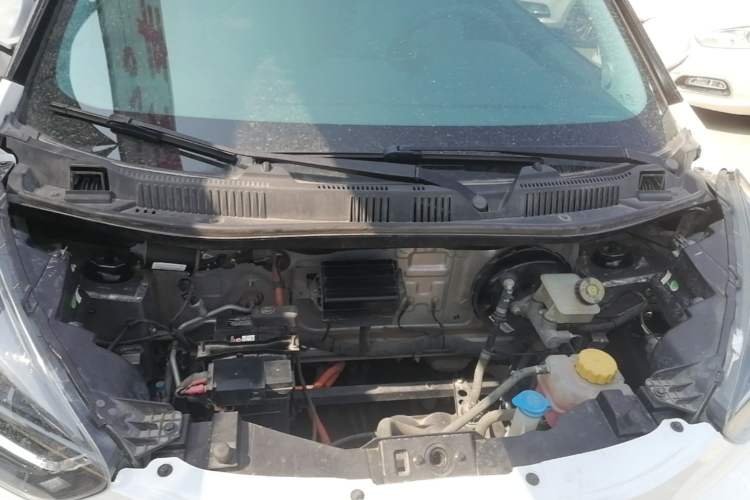 Used Chery QQ Little Ant 2022 Restyled Version Sweet Pink Edition Half-Sugar Version 28.8 kWh 30 kW 301 km Engine Bay