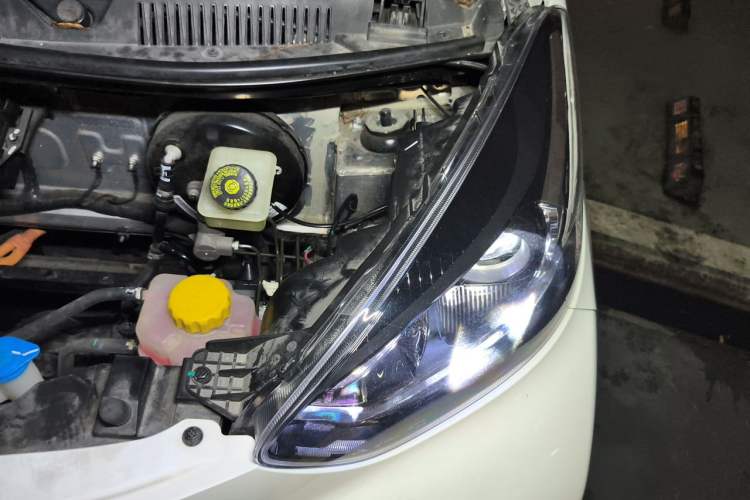Used Chery QQ Little Ant 2022 Revised Version Sweet Pink Edition Half-Sugar Version Lithium Iron Phosphate 30.7 kWh 30 kW 301 km Engine Bay Left