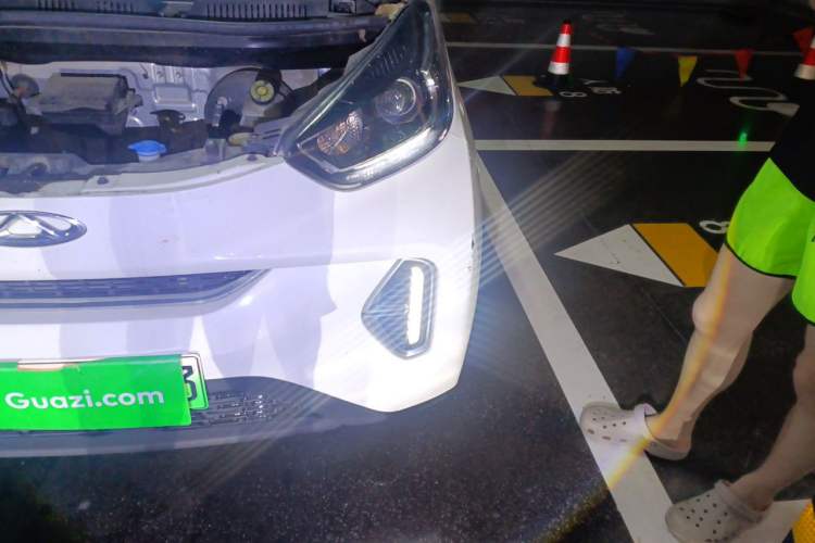 Used Chery QQ Little Ant 2022 Revised Version Sweet Pink Edition Half-Sugar Version Lithium Iron Phosphate 30.7 kWh 30 kW 301 km Engine Bay Left