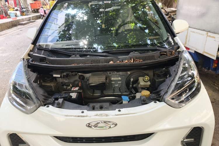 Used Chery QQ Little Ant 2022 Sweet Pink Edition Half-Sugar Version Lithium Iron Phosphate 30 kW 301 km Engine Bay