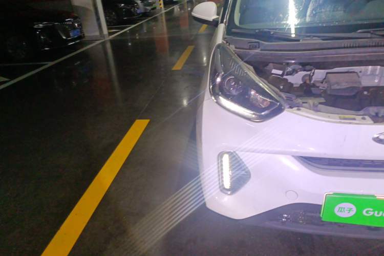 Used Chery QQ Little Ant 2022 Revised Version Sweet Pink Edition Half-Sugar Version Lithium Iron Phosphate 30.7 kWh 30 kW 301 km Engine Bay Right