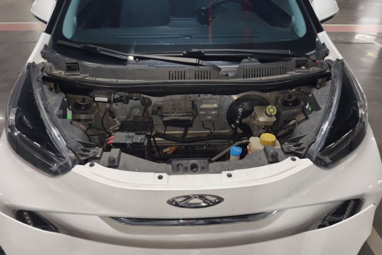Used Chery QQ Little Ant 2022 Revised Version Sweet Pink Edition Half-Sugar Version Lithium Iron Phosphate 30.7 kWh 30 kW 301 km Engine Bay