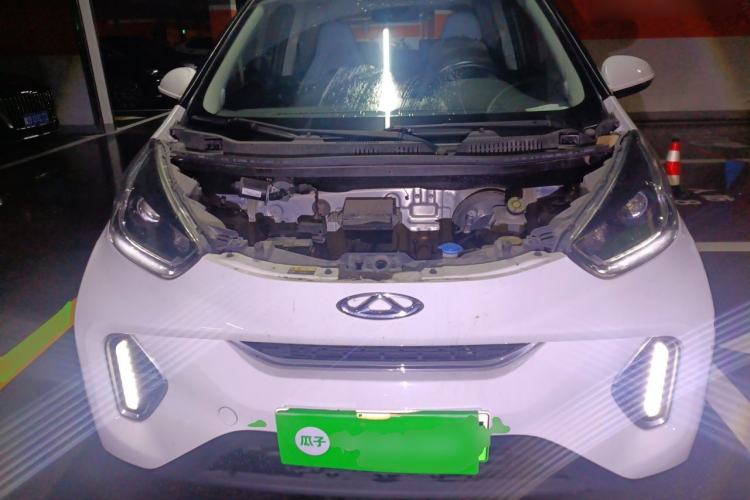 Used Chery QQ Little Ant 2022 Revised Version Sweet Pink Edition Half-Sugar Version Lithium Iron Phosphate 30.7 kWh 30 kW 301 km Engine Bay