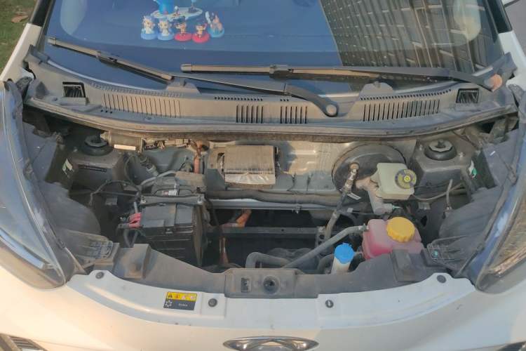 Used Chery QQ Little Ant 2022 Sweet Pink Edition Full-Sugar Version Lithium Iron Phosphate 30 kW 301 km Engine Bay