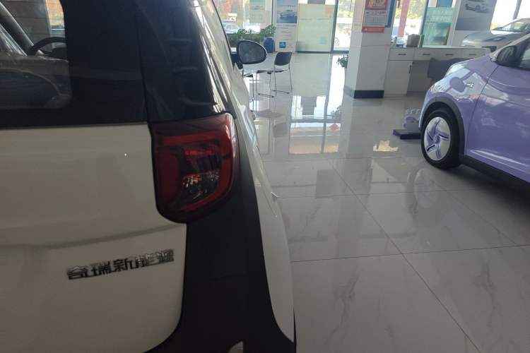 Used Chery QQ Little Ant 2022 Restyled Version Sweet Pink Edition Half-Sugar Version 30.6 kWh 30 kW 301 km Exterior 2