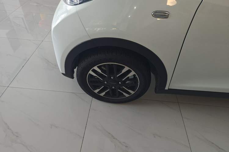 Used Chery QQ Little Ant 2022 Restyled Version Sweet Pink Edition Half-Sugar Version 30.6 kWh 30 kW 301 km Exterior 3