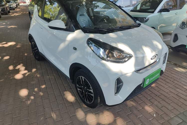 Used Chery QQ Little Ant 2022 Restyled Version Sweet Pink Edition Half-Sugar Version 30.6 kWh 30 kW 301 km Front Right 45 Deg
