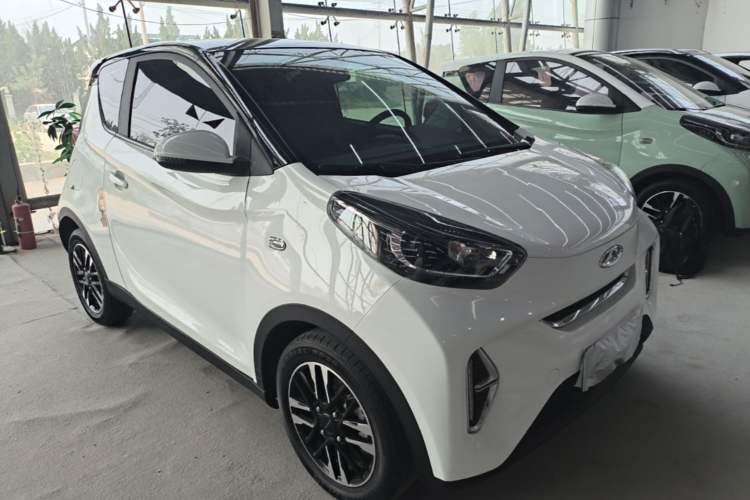 Used Chery QQ Little Ant 2022 Restyled Version Sweet Pink Edition Half-Sugar Version 30.6 kWh 30 kW 301 km Front Right 45 Deg