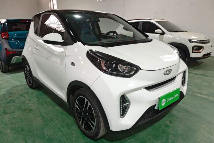 Used Chery QQ Little Ant 2022 Revised Version Sweet Pink Edition Half-Sugar Version Lithium Iron Phosphate 30.7 kWh 30 kW 301 km Front Right 45 Deg