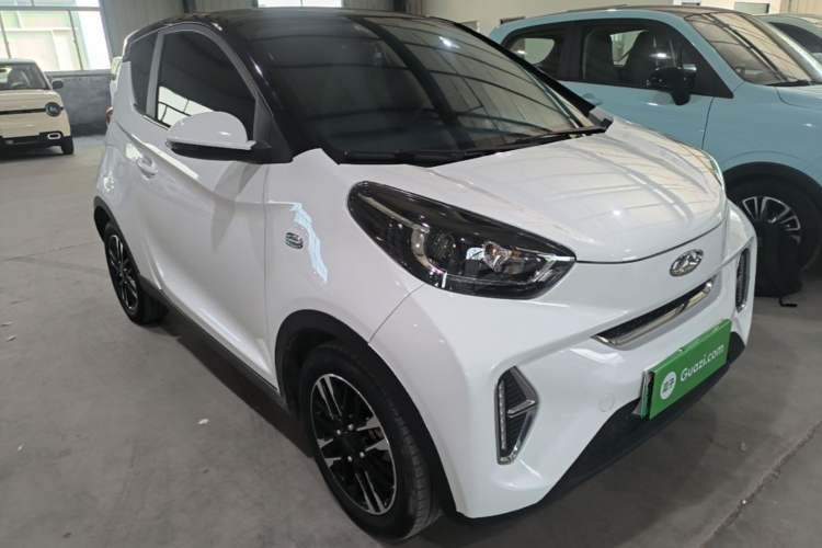 Used Chery QQ Little Ant 2022 Restyled Version Sweet Pink Edition Half-Sugar Version 30.6 kWh 30 kW 301 km Front Right 45 Deg
