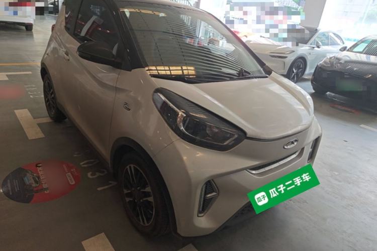 Used Chery QQ Little Ant 2022 Revised Version Sweet Pink Edition Half-Sugar Version Lithium Iron Phosphate 30.7 kWh 30 kW 301 km Front Right 45 Deg