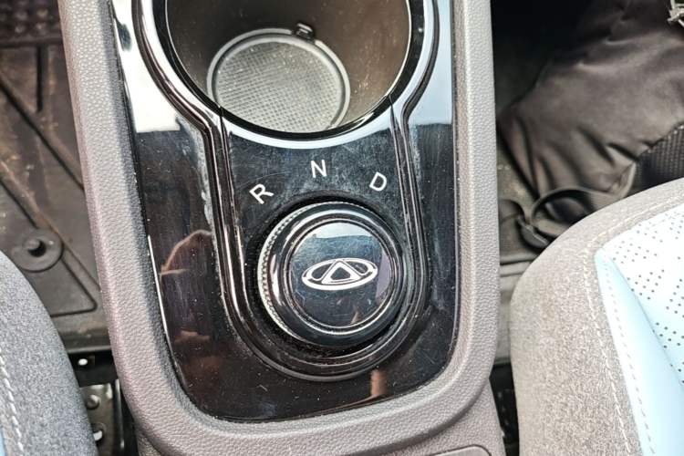 Used Chery QQ Little Ant 2022 Revised Version Sweet Pink Edition Half-Sugar Version Lithium Iron Phosphate 30.7 kWh 30 kW 301 km Gear Lever