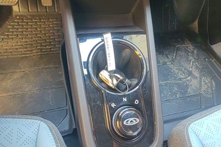 Used Chery QQ Little Ant 2022 Revised Version Sweet Pink Edition Half-Sugar Version Lithium Iron Phosphate 30.7 kWh 30 kW 301 km Gear Lever