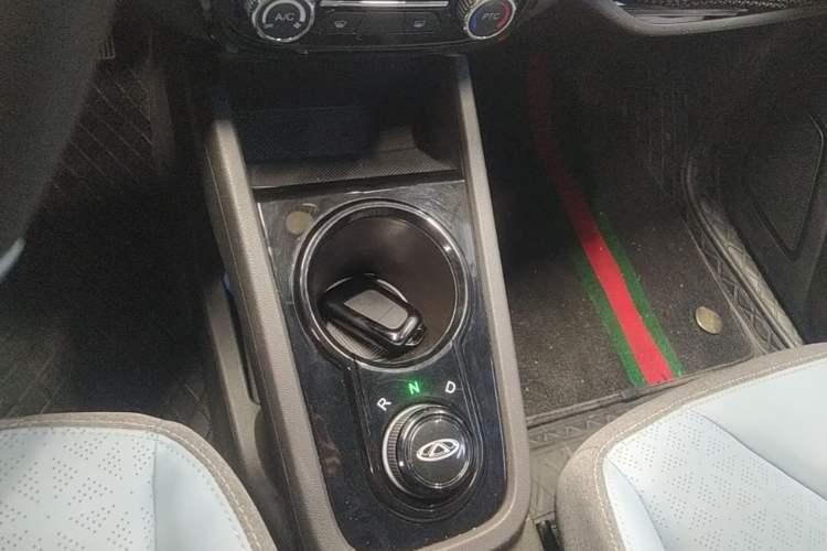 Used Chery QQ Little Ant 2022 Restyled Version Sweet Pink Edition Low-Sugar Version Lithium Iron Phosphate Battery 30.7 kWh 30 kW 301 km Gear Lever
