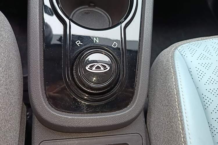 Used Chery QQ Little Ant 2022 Revised Version 2 Sweet Pink Edition Full-Sugar Version Lithium Iron Phosphate 30.7 kWh 30 kW 301 km Gear Lever