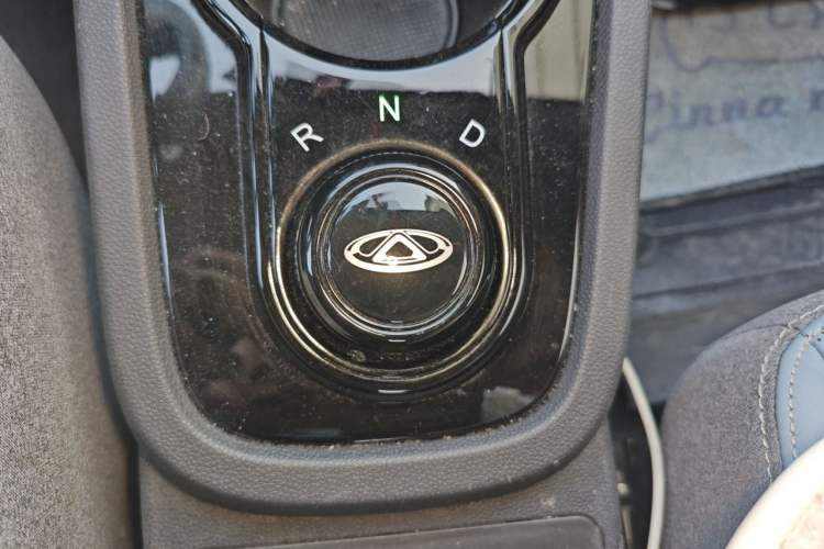 Used Chery QQ Little Ant 2022 Sweet Pink Edition Half-Sugar Version 3-Cell Lithium 30kW 301km Gear Lever