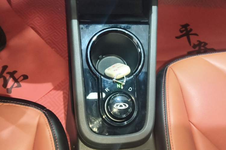 Used Chery QQ Little Ant 2022 Sweet Pink Edition Full-Sugar Version Lithium Iron Phosphate 30 kW 301 km Gear Lever
