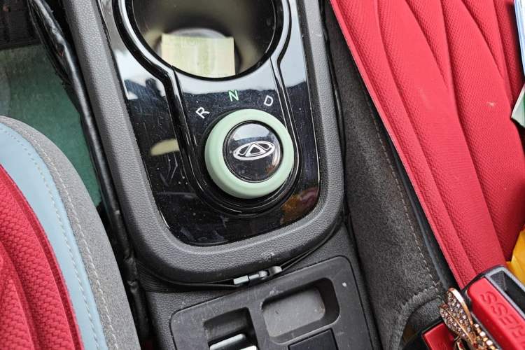 Used Chery QQ Little Ant 2022 Sweet Pink Edition Half-Sugar Version 3-Cell Lithium 30kW 301km Gear Lever
