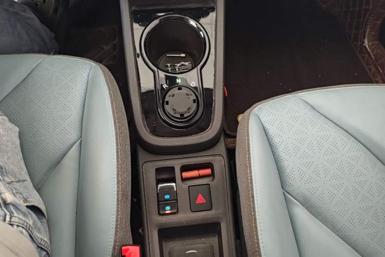 Used Chery QQ Little Ant 2022 Revised Version Sweet Pink Edition Half-Sugar Version Lithium Iron Phosphate 30.7 kWh 30 kW 301 km Gear Lever