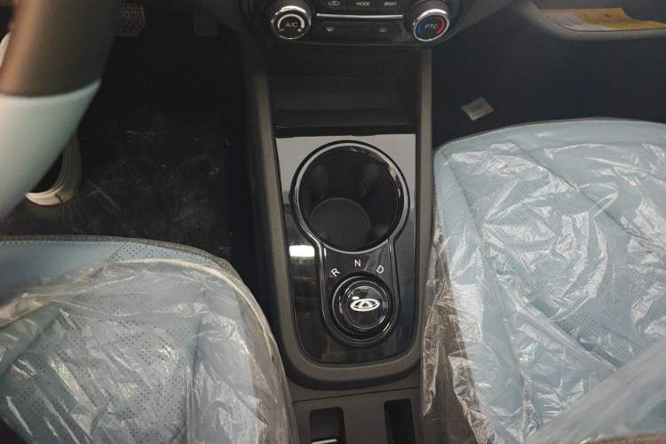 Used Chery QQ Little Ant 2022 Restyled Version Sweet Pink Edition Half-Sugar Version 30.6 kWh 30 kW 301 km Gear Lever