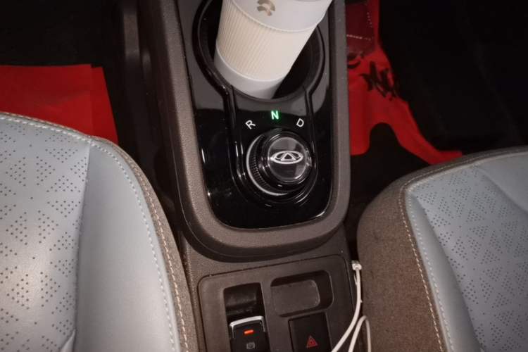 Used Chery QQ Little Ant 2022 Sweet Pink Edition Half-Sugar Version 3-Cell Lithium 30kW 408km Gear Lever
