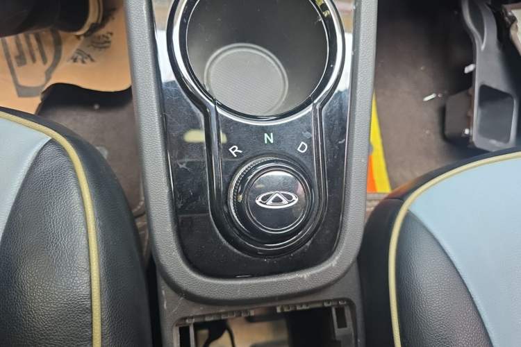 Used Chery QQ Little Ant 2022 Sweet Pink Edition Low-Sugar Version Lithium Iron Phosphate 30 kW 301 km Gear Lever