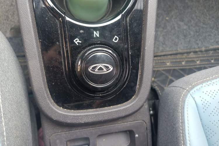 Used Chery QQ Little Ant 2022 Revised Version 2 Sweet Pink Edition Full-Sugar Version 30.6 kWh 30 kW 301 km Gear Lever