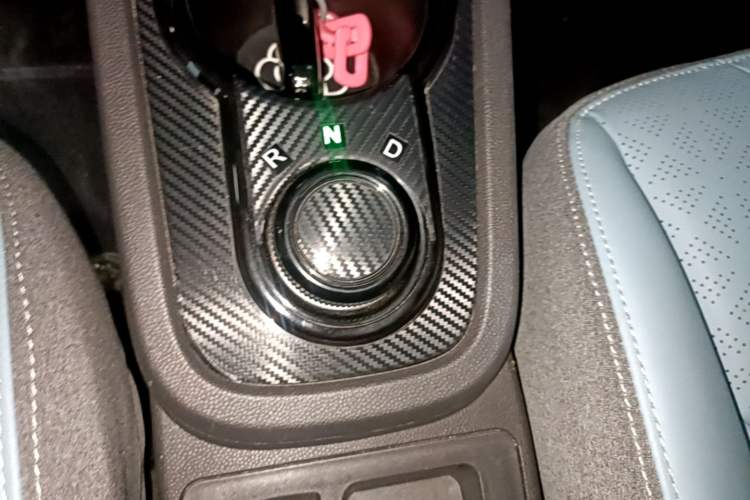 Used Chery QQ Little Ant 2022 Sweet Pink Edition Half-Sugar Version 3-Cell Lithium 30kW 301km Gear Lever
