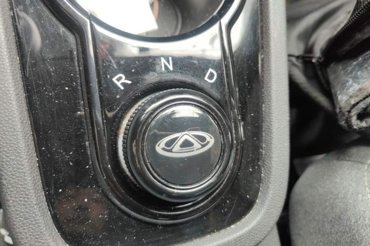 Used Chery QQ Little Ant 2022 Revised Version Sweet Pink Edition Half-Sugar Version Lithium Iron Phosphate 30.7 kWh 30 kW 301 km Gear Lever