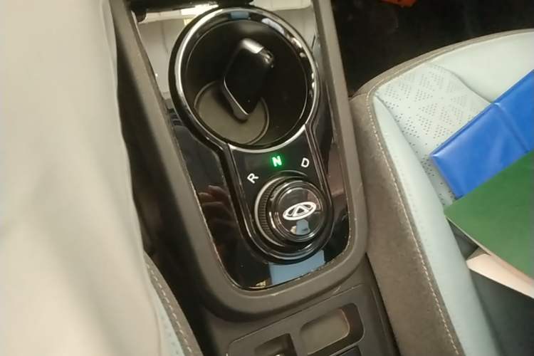 Used Chery QQ Little Ant 2022 Sweet Pink Edition Full-Sugar Version 3-Cell Lithium 30kW 301km Gear Lever