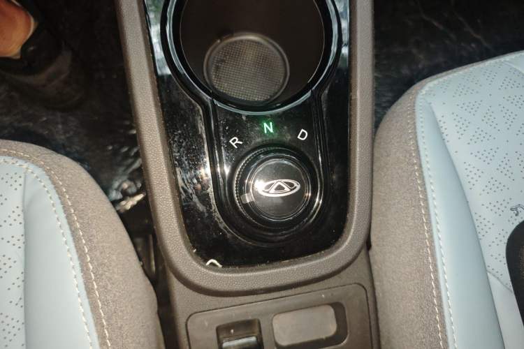 Used Chery QQ Little Ant 2022 Sweet Pink Edition Half-Sugar Version Lithium Iron Phosphate 30 kW 301 km Gear Lever